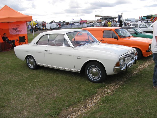 Shows & Treffen - 2011 - Ford Fair auf dem Grand Prix Circuit Silverstone - Bild 429