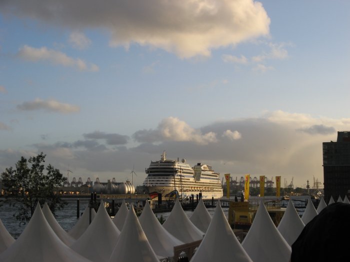 Shows & Treffen - 2012 - Hafengeburtstag Hamburg und Schiffstaufe AIDAmar - Bild 87