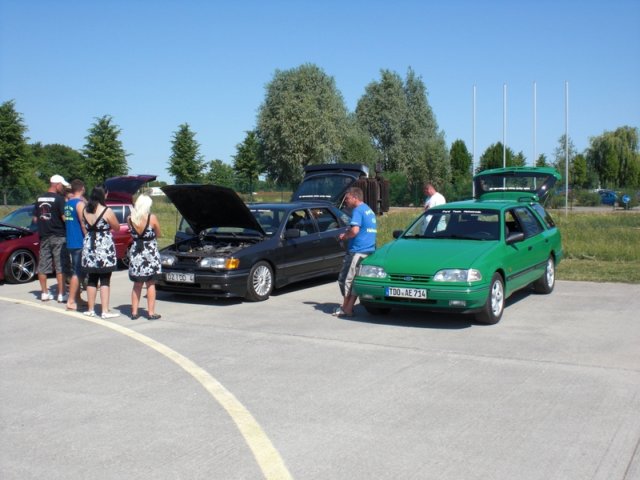 Shows & Treffen - 2011 - Himmelfahrtstreffen auf dem Flughafen Magdeburg - Bild 185