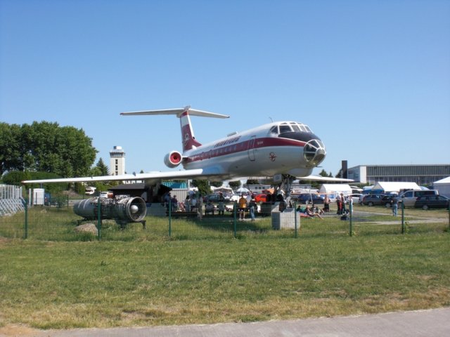 Shows & Treffen - 2011 - Himmelfahrtstreffen auf dem Flughafen Magdeburg - Bild 187