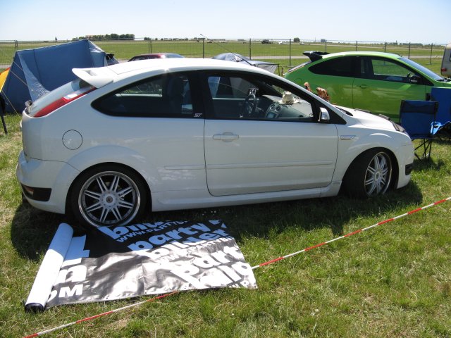 Shows & Treffen - 2011 - Himmelfahrtstreffen auf dem Flughafen Magdeburg - Bild 44