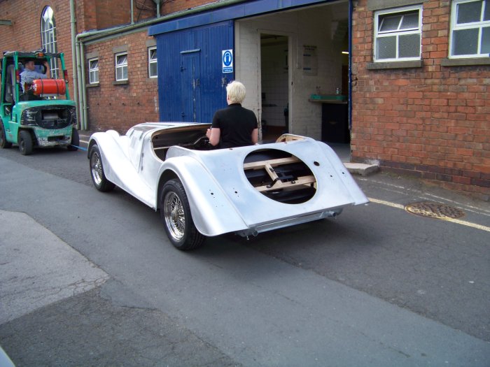 Shows & Treffen - 2009 - Besichtigung des Morgan Motor  Co. Werkes in Malvern Link - Bild 170