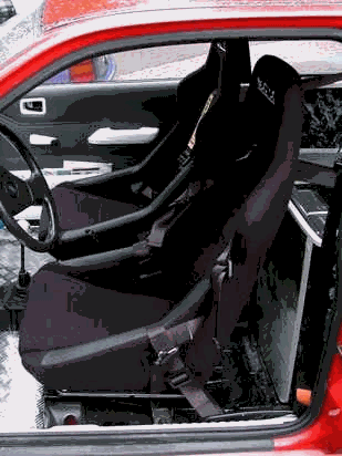 Sparco Vollschalensitze und Hosenträgergurte in einem Ford Fiesta GFJ